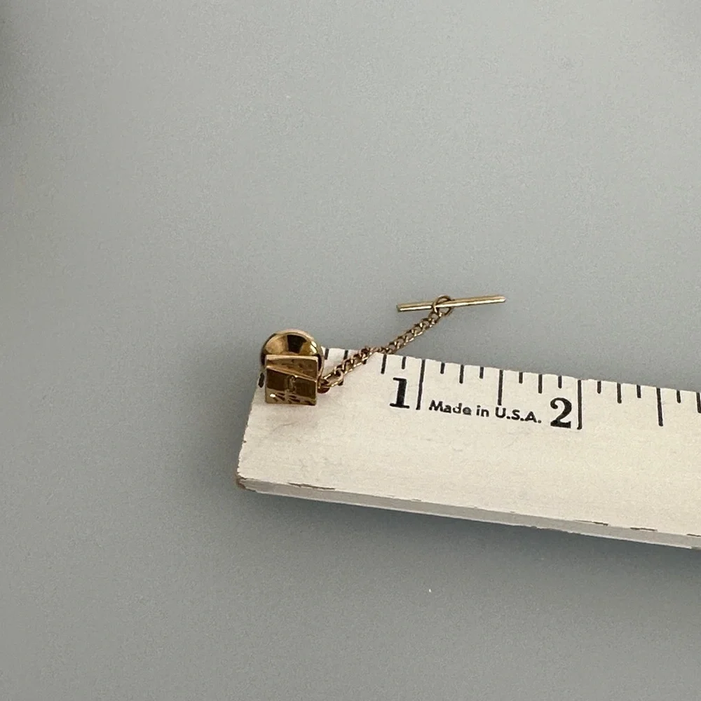Elegant Gold Brooch